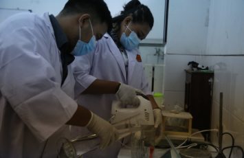 Merespon Seruan Ganjar, Mahasiswa UPGRIS Produksi Hand Sanitizer untuk Pedagang Pasar