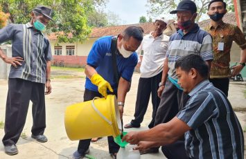 Petani di Desa Beteng Diajarkan Trik Efektif Bikin Kompos